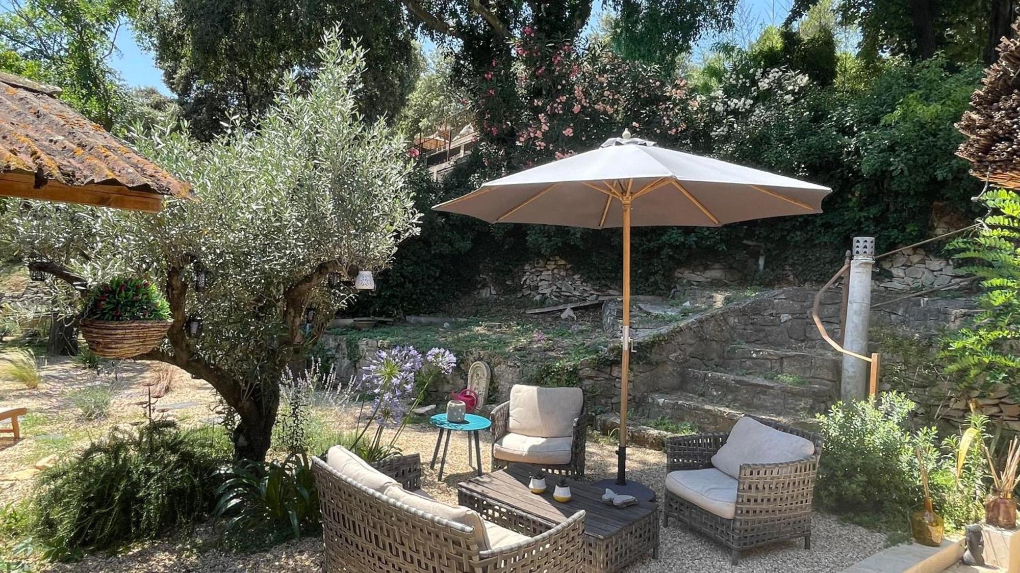 Jolie Annexe Du Mas Dans Le Coeur De La Garrigue Nimoise Villa Nimes Exterior photo