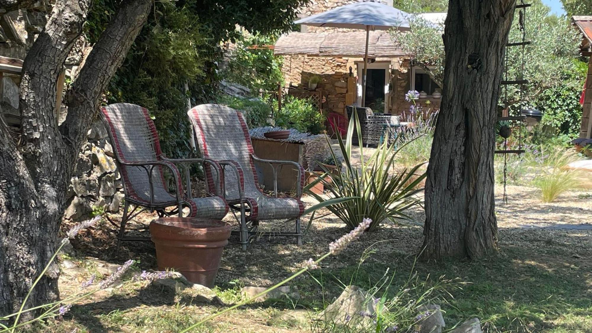 Jolie Annexe Du Mas Dans Le Coeur De La Garrigue Nimoise Villa Nimes Exterior photo
